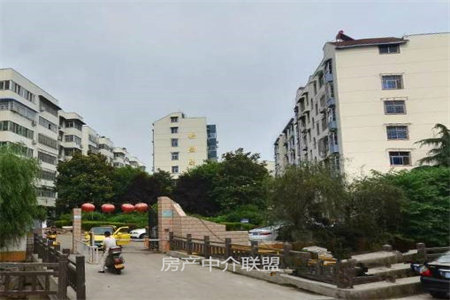 康郡3室2厅2卫73万103.88m2精装出售